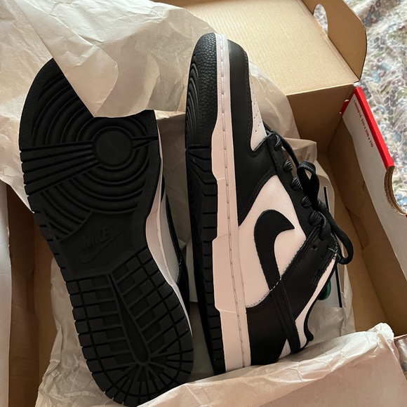 Nike Dunks Low Pandas - Picture 2 of 5